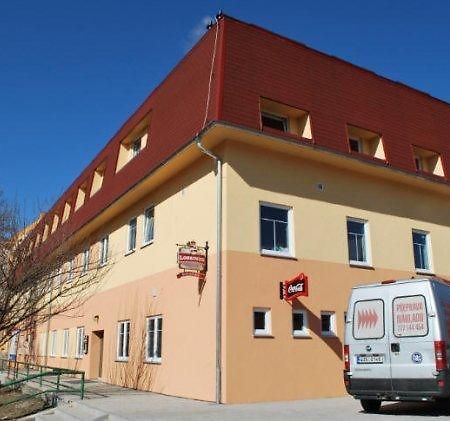 Penzion Mova Kadan Bagian luar foto