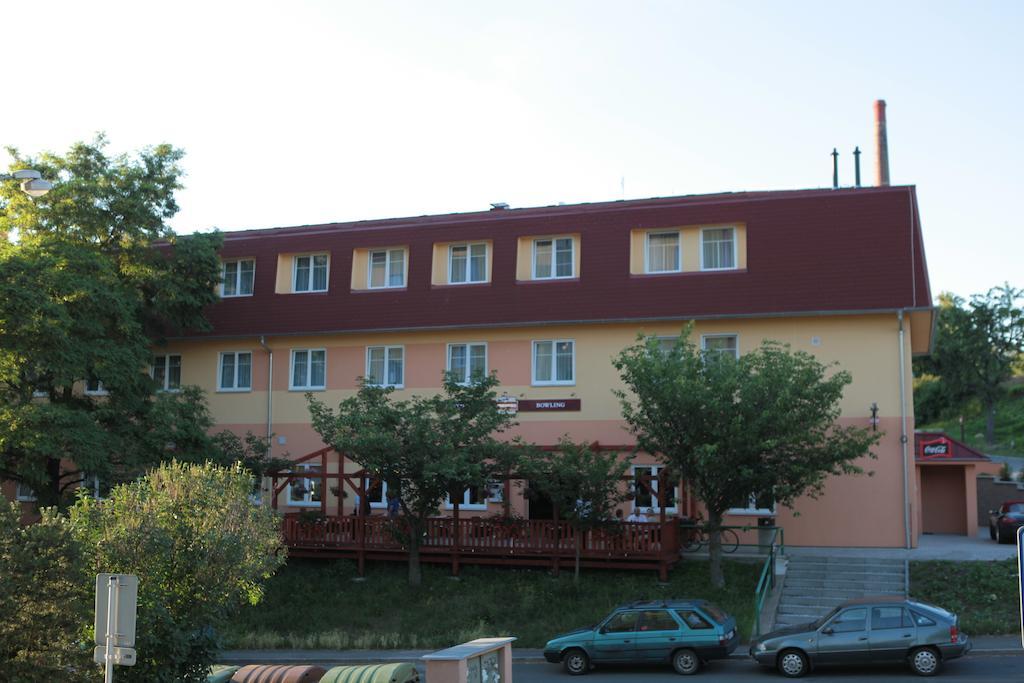 Penzion Mova Kadan Bagian luar foto
